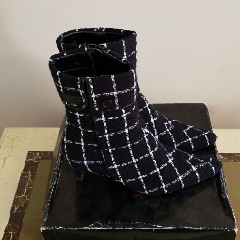 Newport News Black and White Boots